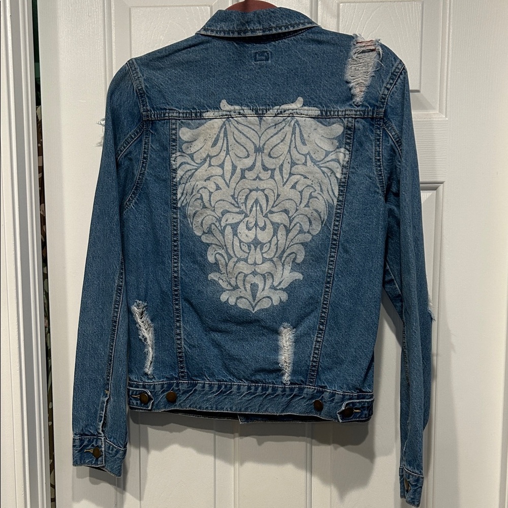 “Uniq” Distressed Denim Jacket With Heart Design Small